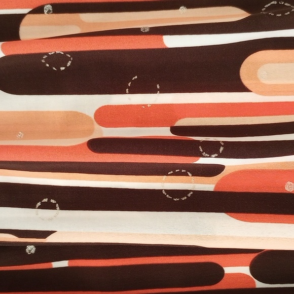 Dress Barn '70s geometric print of Brown, peach, orange and white knit top. - Picture 3 of 4